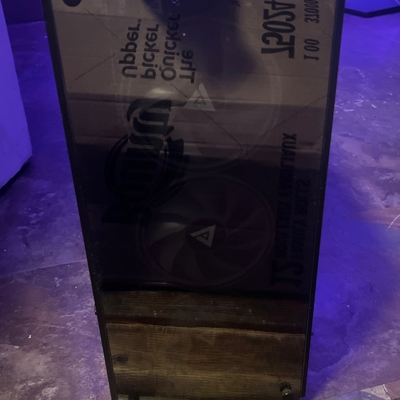 Gaming pc gtx runs Fortnite at 200 fps flat comes with rgb colors intel i5